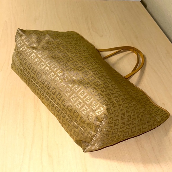 WOW POSHMARK - Authentic Fendi Extra Large Tote - Picture 7 of 16